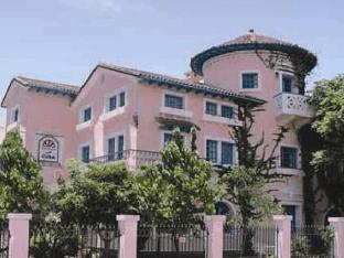 Vieja Cuba Hotel,Near Atahualpa Olympic Stadium,3 star