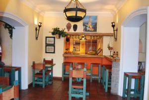 Vieja Cuba Hotel,Near Atahualpa Olympic Stadium,3 star