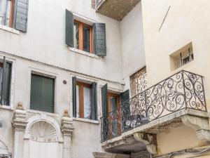 riva palace apartments