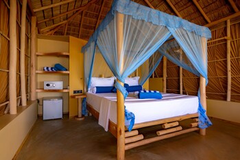 blue waters arugambay