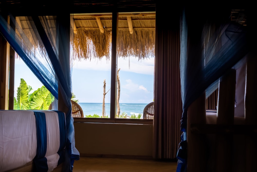 blue waters arugambay