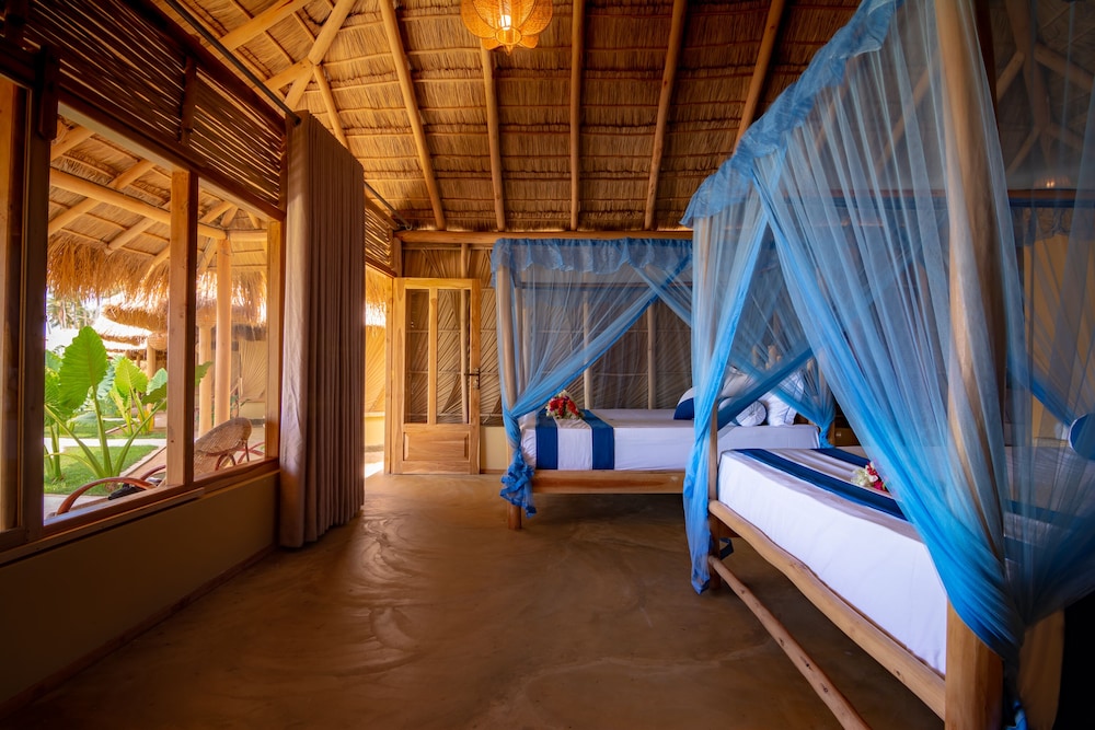 blue waters arugambay