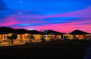 Blue Waters Arugambay,Near Pottuvil Point,3 star