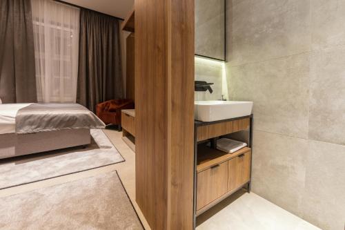 dezman luxury center