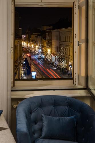 dezman luxury center