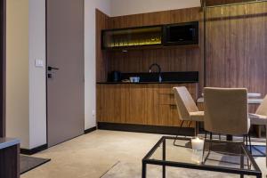 dezman luxury center