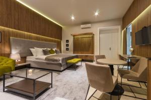 dezman luxury center