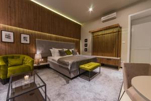 dezman luxury center