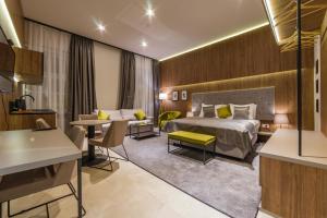 dezman luxury center