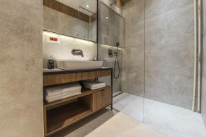 dezman luxury center