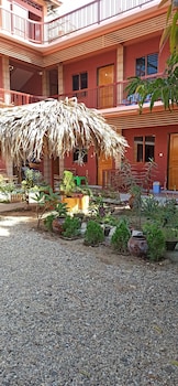 shwe wun yan motel