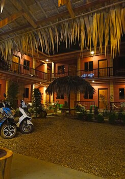 shwe wun yan motel
