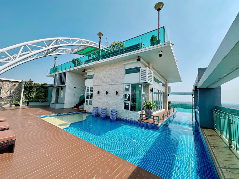 infinity 28 condominium