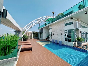 infinity 28 condominium