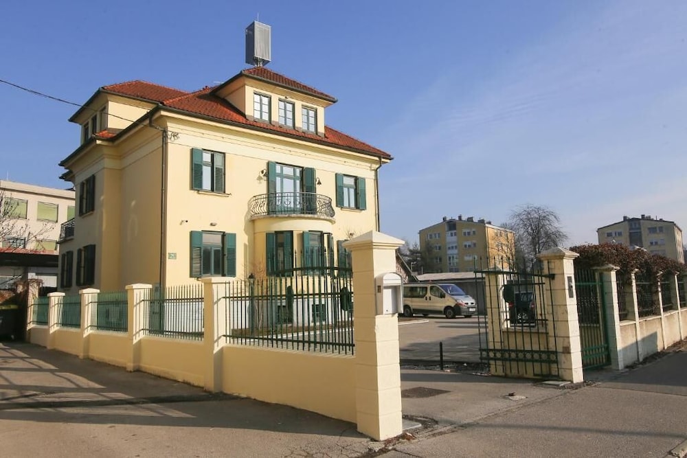hotel vila katrca