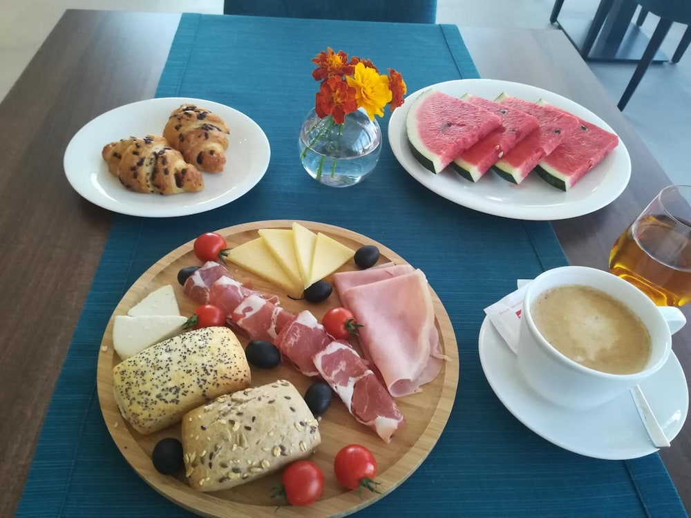 sinj