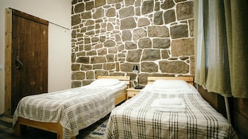 Wine Space,Meore Tola>>Ambrolauri,3 star