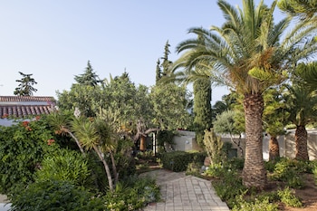 galaxy suites boutique resort