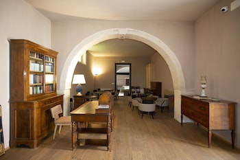 avola