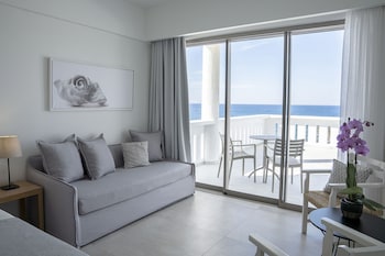 maritimo beach hotel