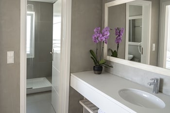 maritimo beach hotel