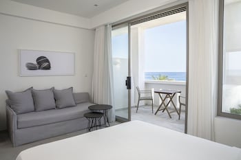 maritimo beach hotel