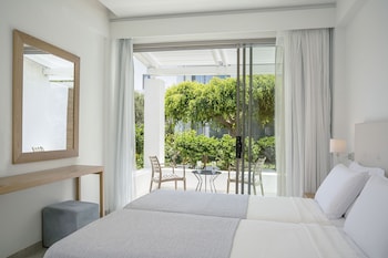 maritimo beach hotel