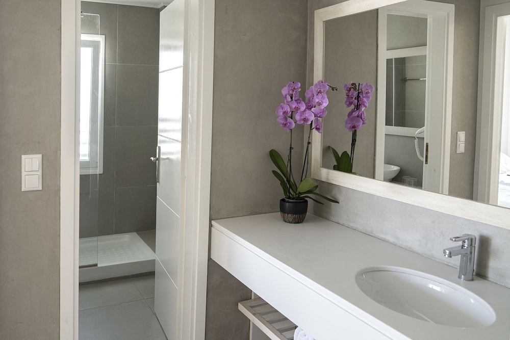 maritimo beach hotel