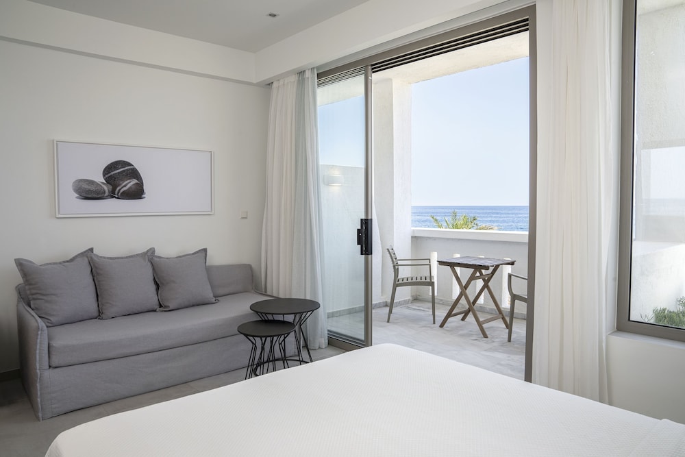 maritimo beach hotel