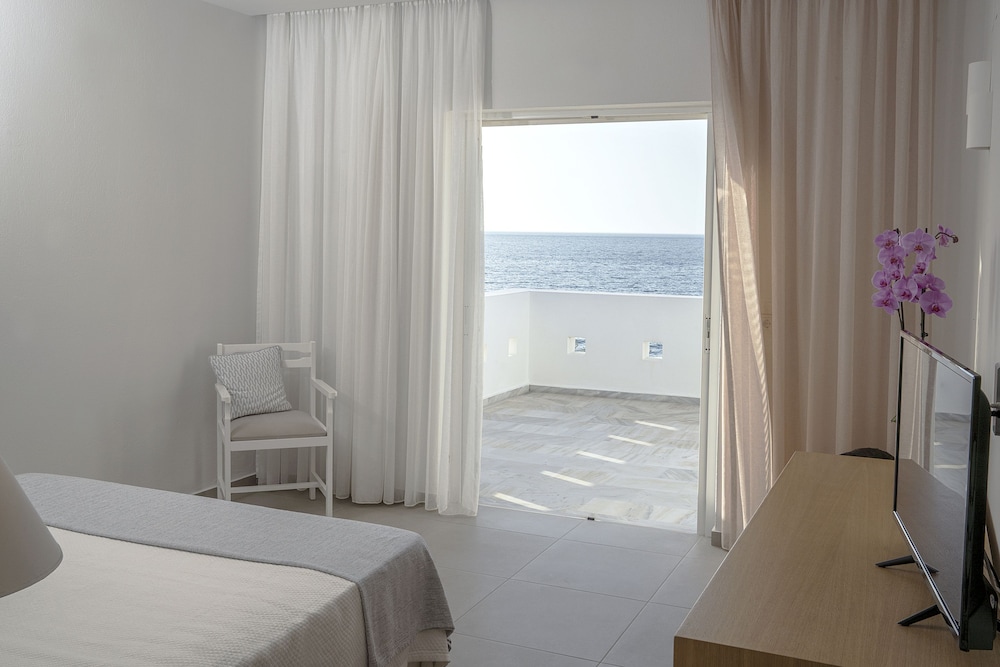 maritimo beach hotel