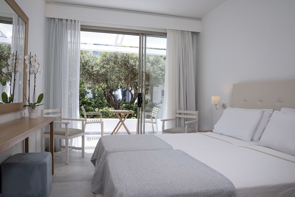 maritimo beach hotel