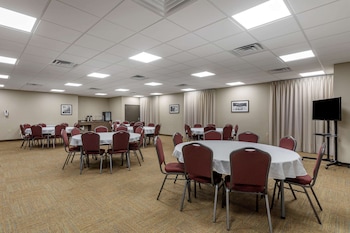 mainstay suites bowling green