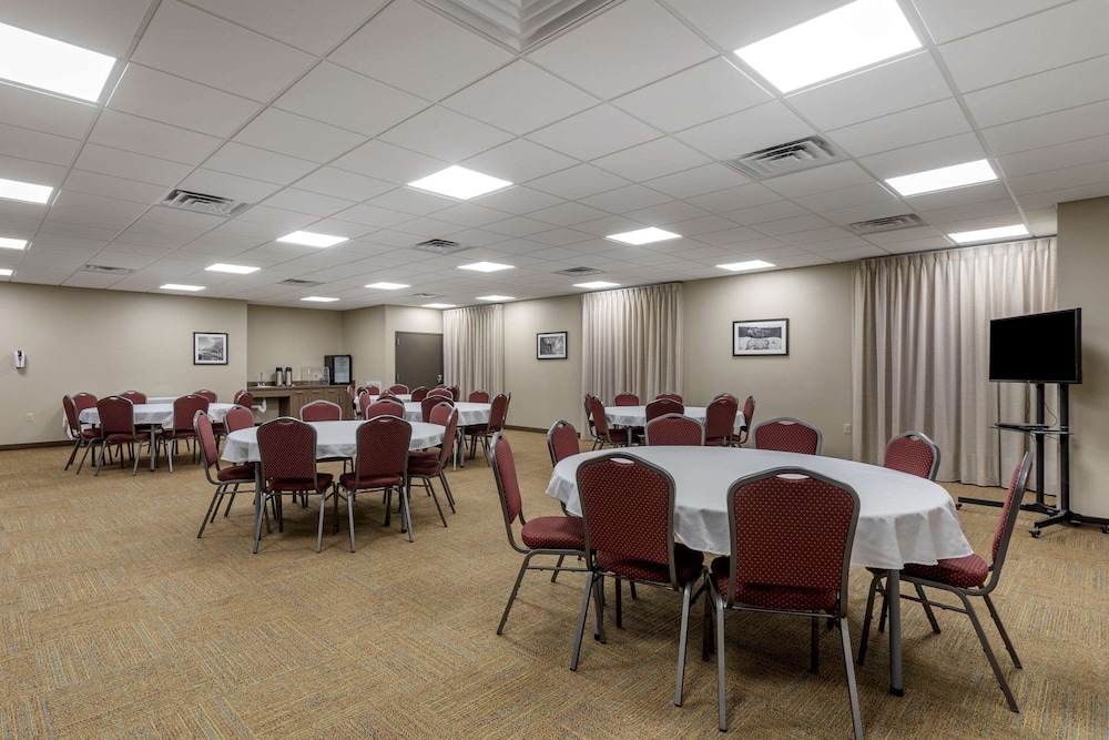 mainstay suites bowling green