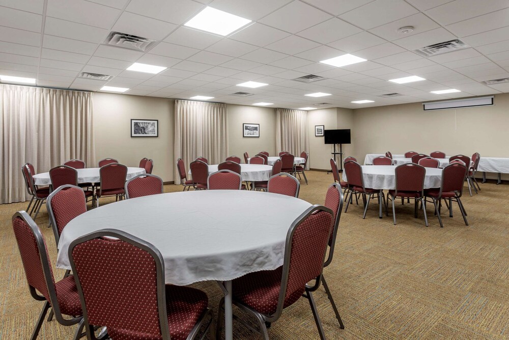 mainstay suites bowling green