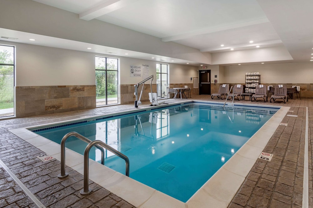 mainstay suites bowling green
