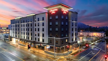 hampton inn riverside downtown
