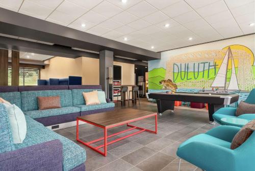 tru by hilton duluth mall area