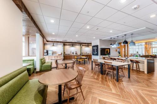 fairfield inn and suites by marriott gainesville i 35