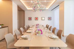 Hall Arts Hotel Dallas, Curio Collection By Hilton,Dallas>>Corpus Christi,5 star
