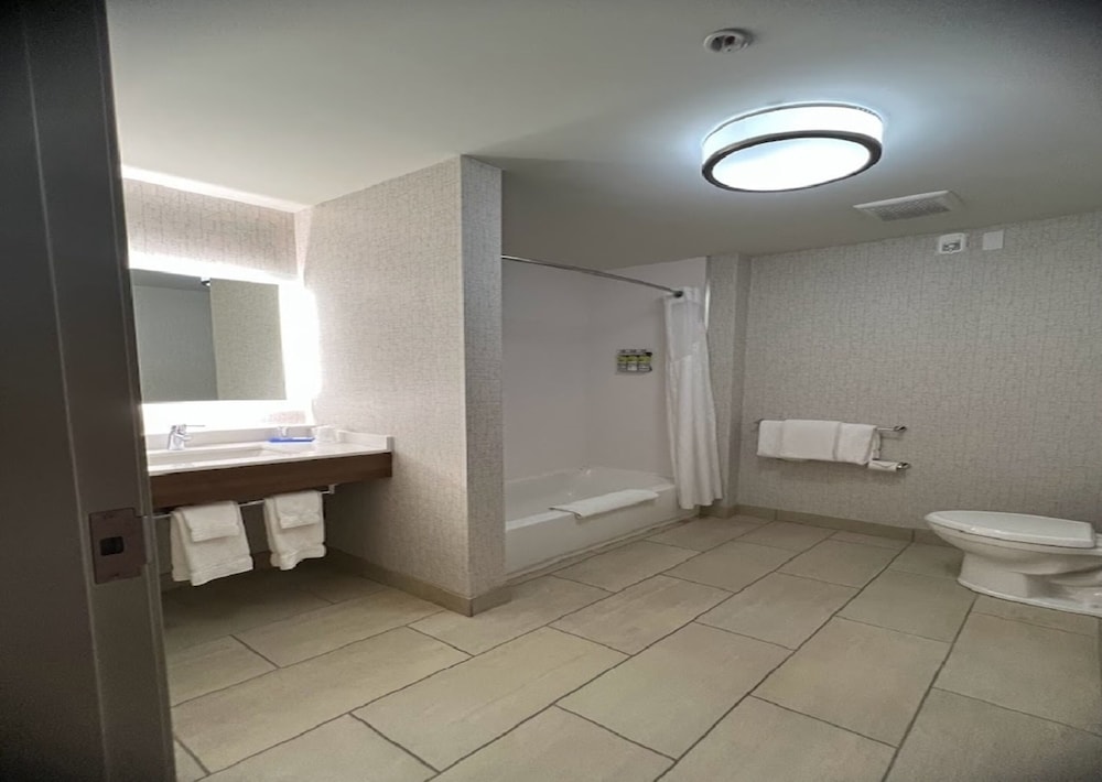 holiday inn express and suites liberal an ihg hotel