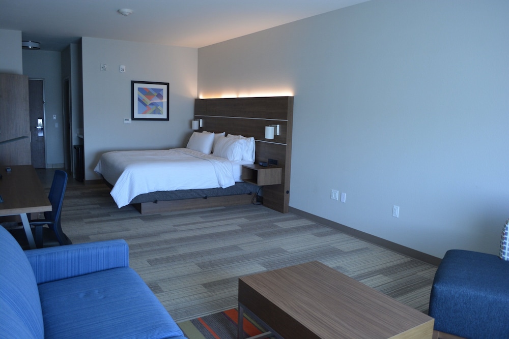 holiday inn express and suites liberal an ihg hotel