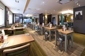 premier inn glasgow braehead