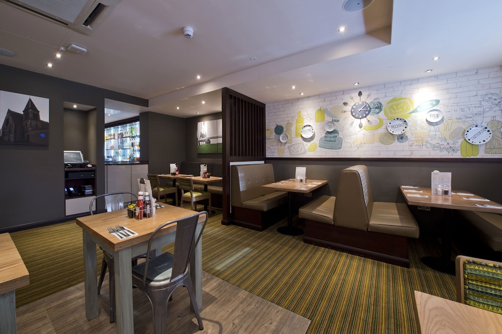 premier inn glasgow braehead