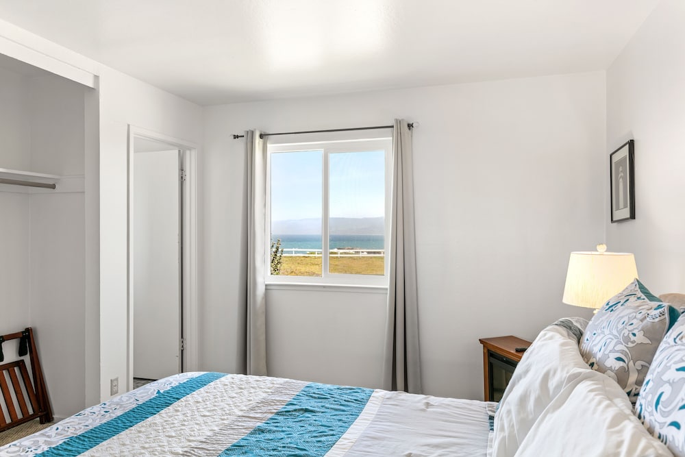 point arena lighthouse