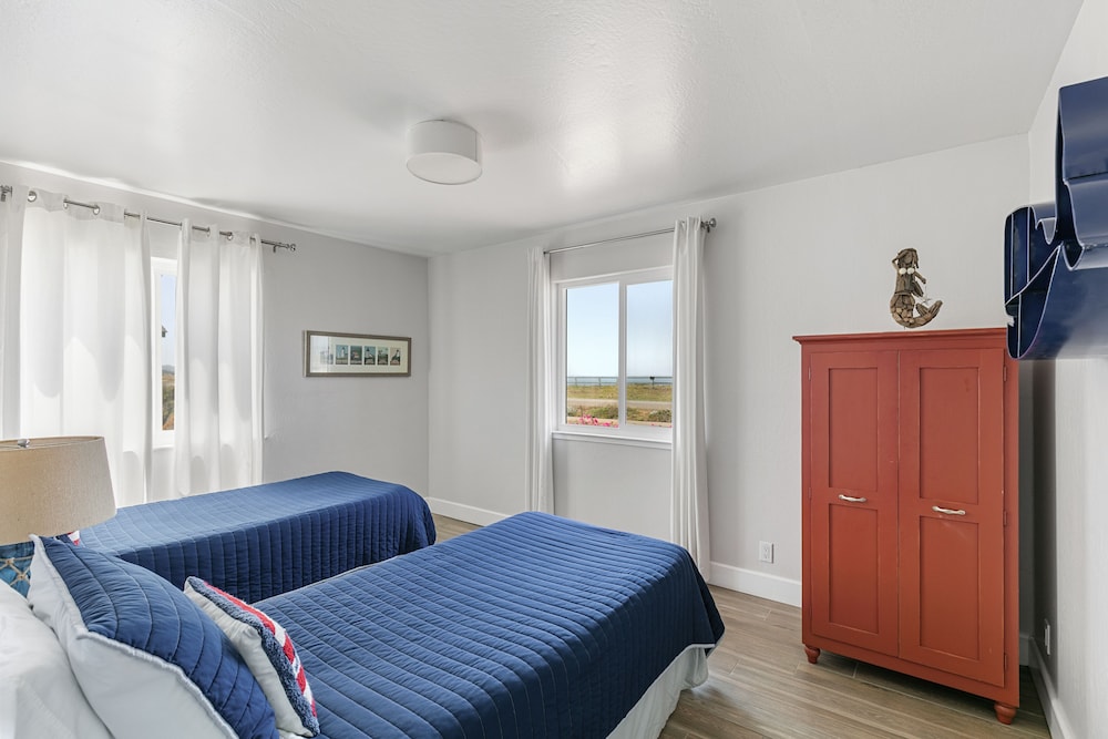 point arena lighthouse