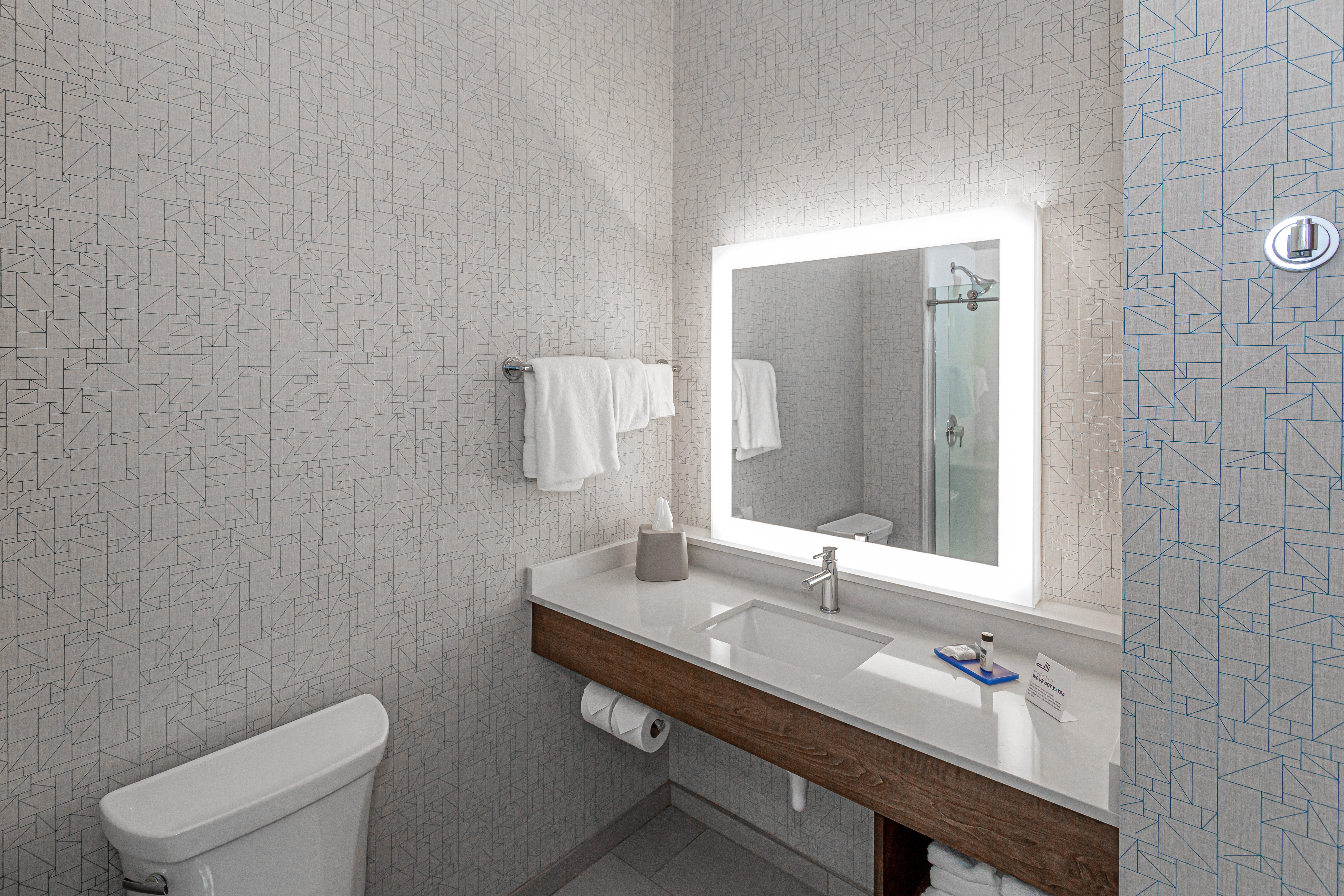 hol inn exp and suites columbus worthington