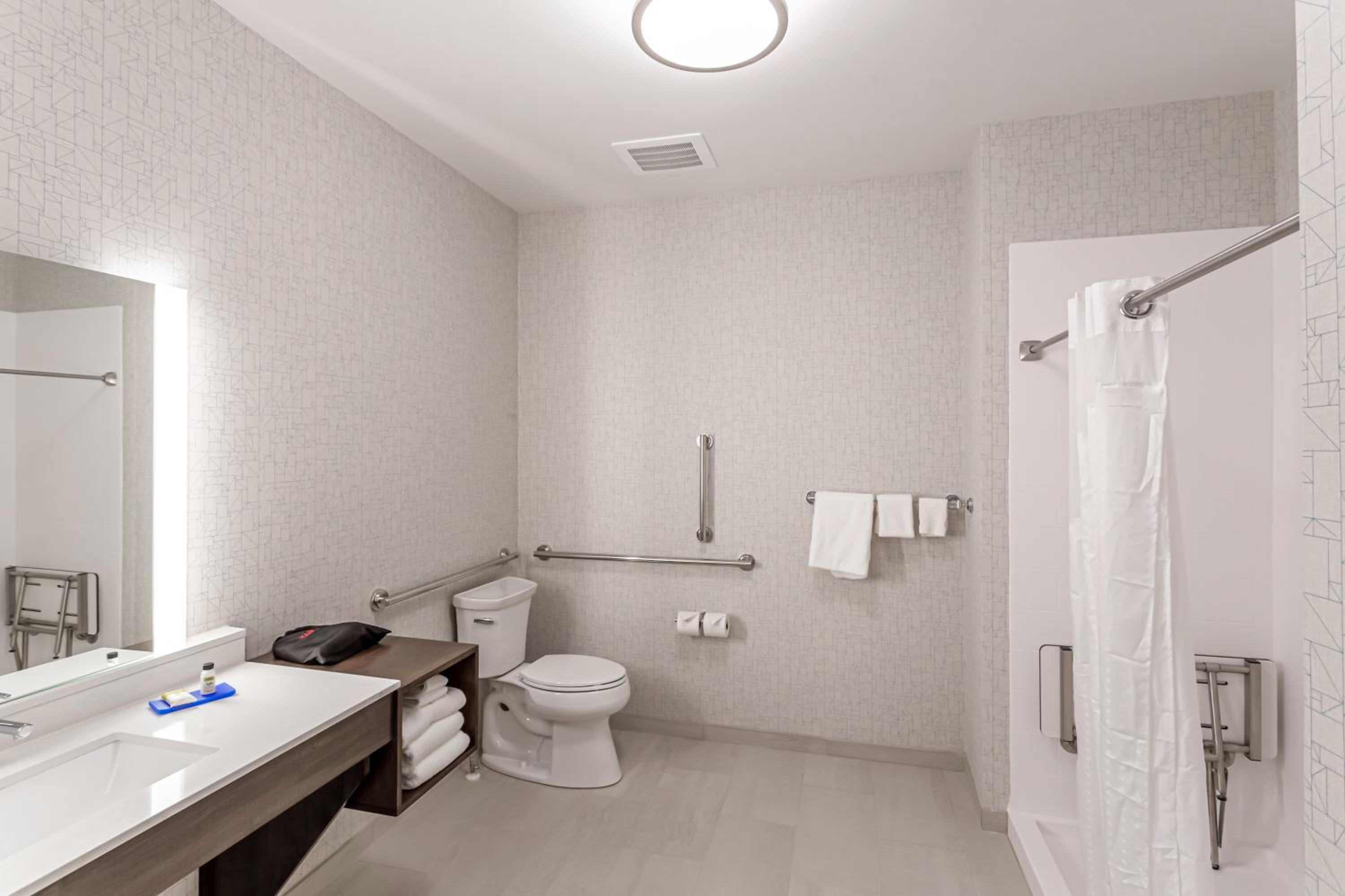 hol inn exp and suites columbus worthington
