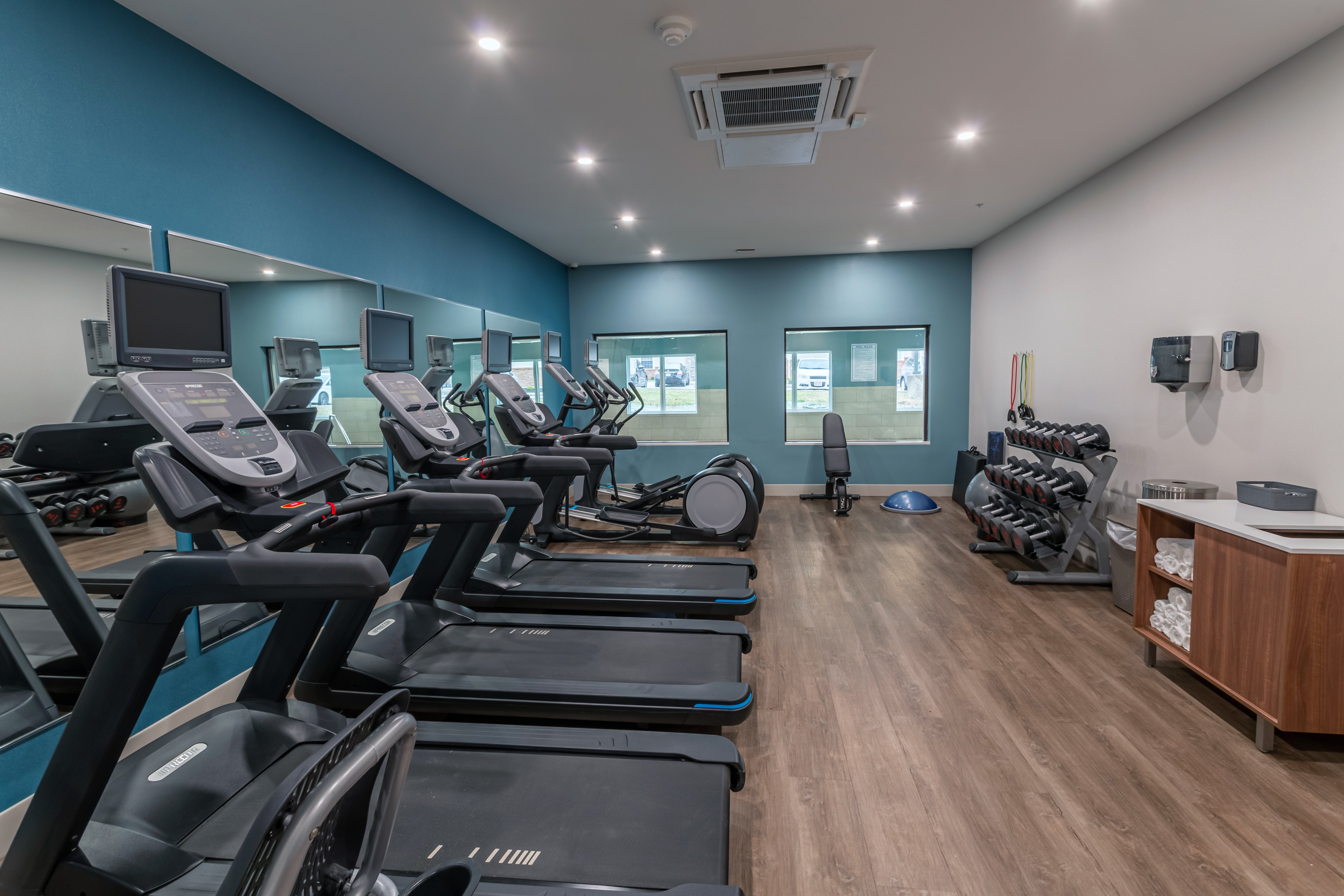 hol inn exp and suites columbus worthington