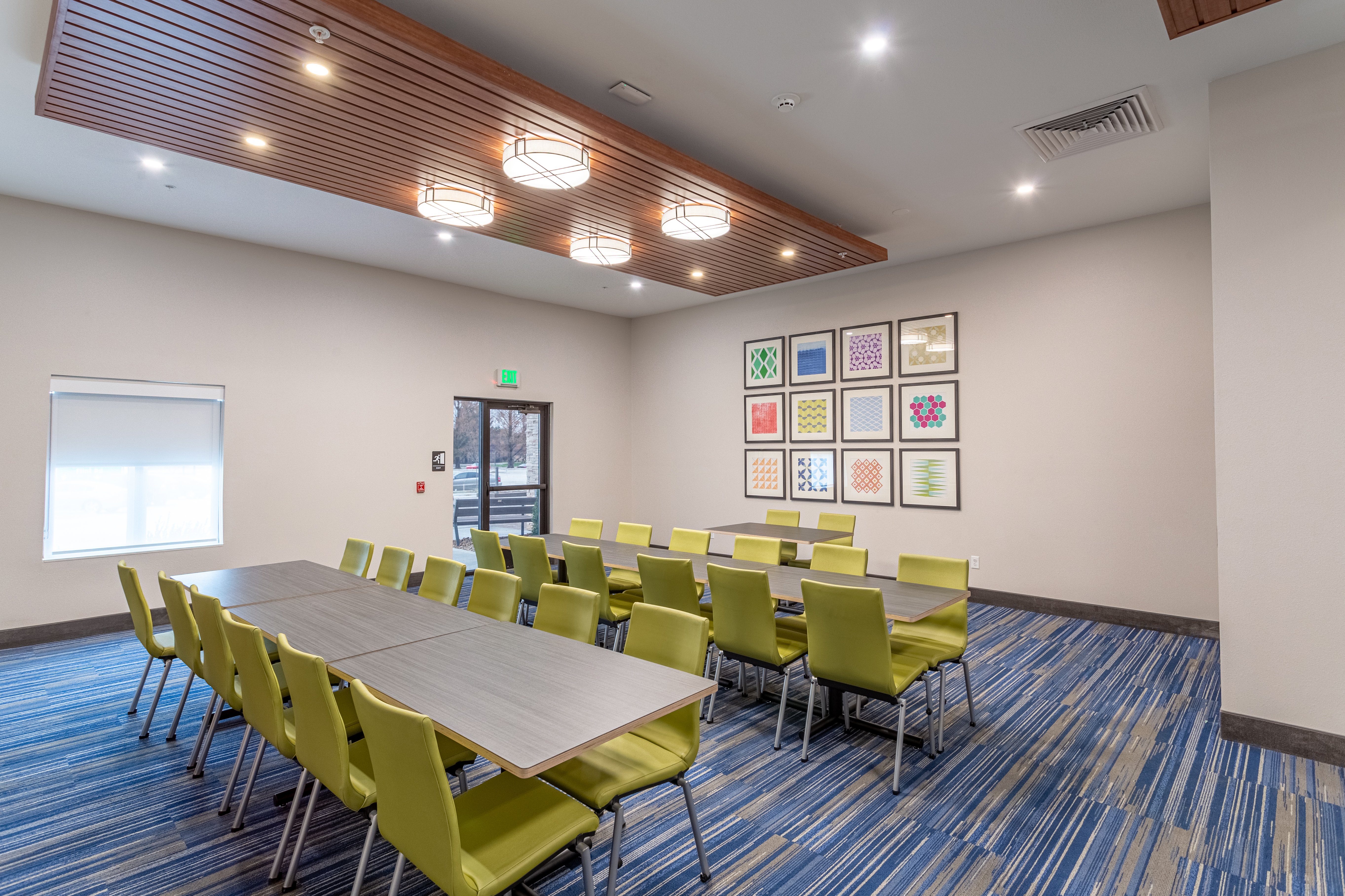 hol inn exp and suites columbus worthington