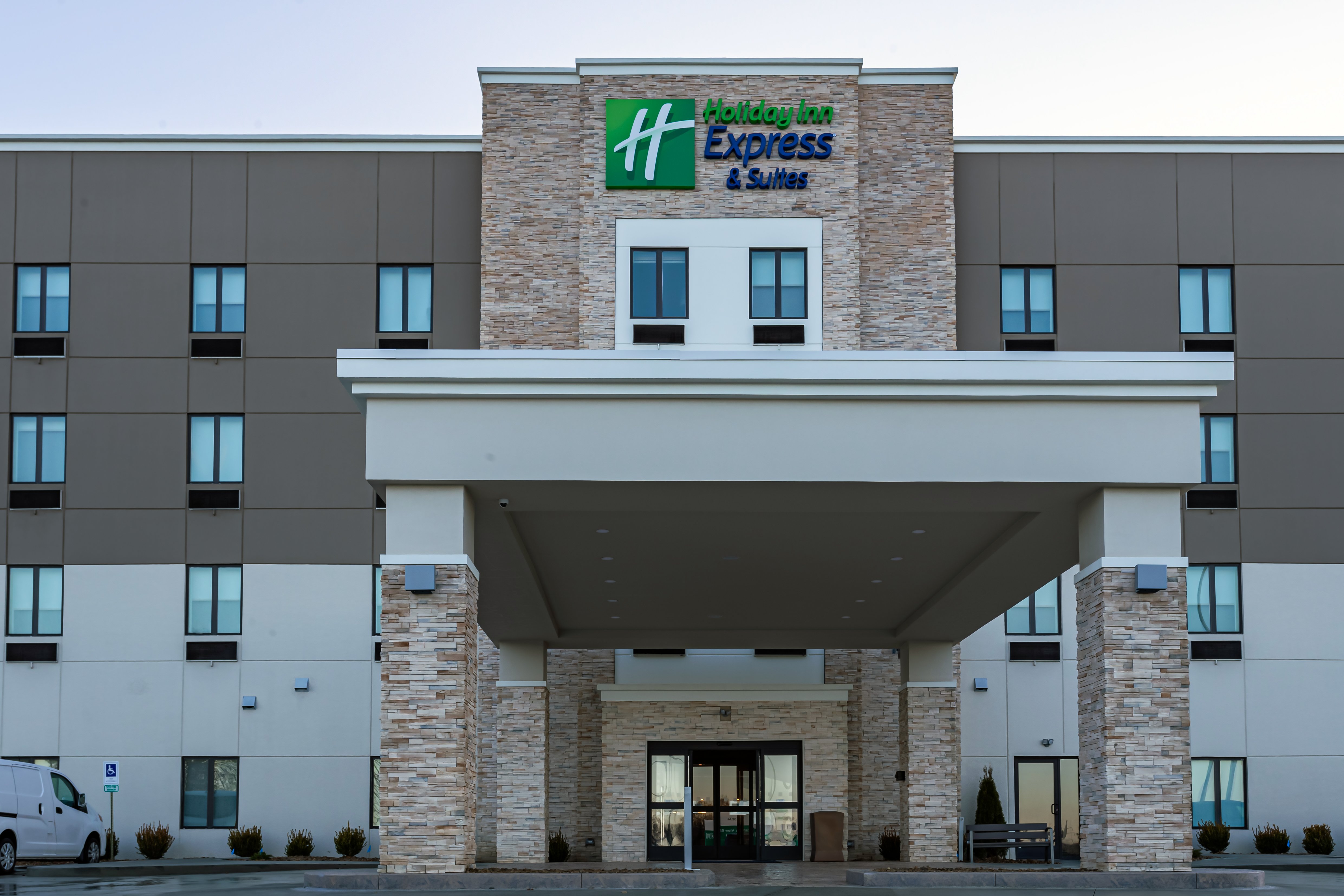hol inn exp and suites columbus worthington